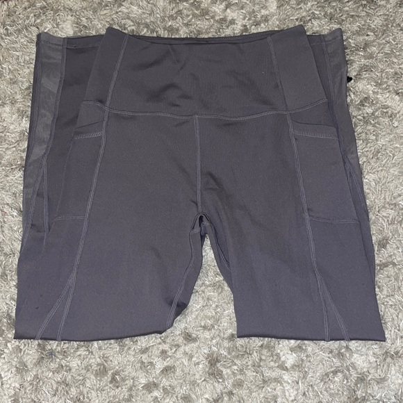 Spandex material leggings, have mesh at the bottom, has pockets! - Picture 1 of 3